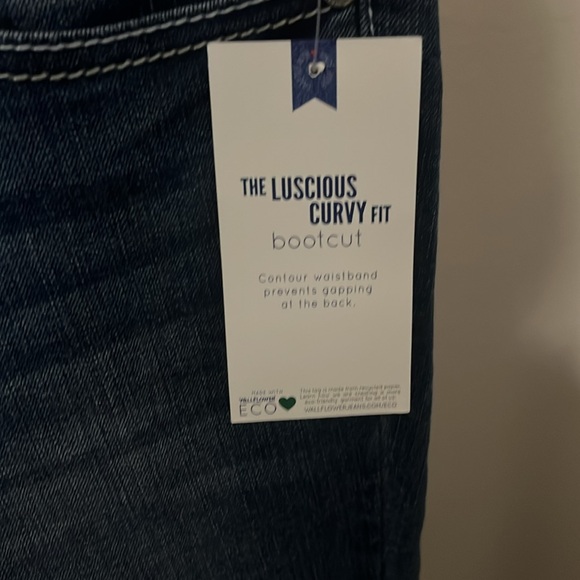 WALLFLOWER Size 9 Bootcut Jeans NWT Curvy fit - Picture 5 of 5
